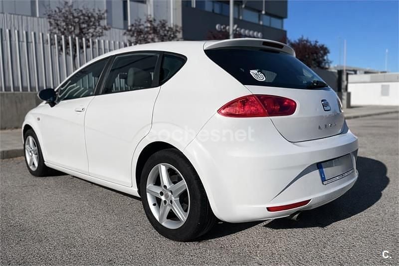 Käytetty Seat Leon 90 HP (66 kW) 2010 Valkoinen Viistoperä