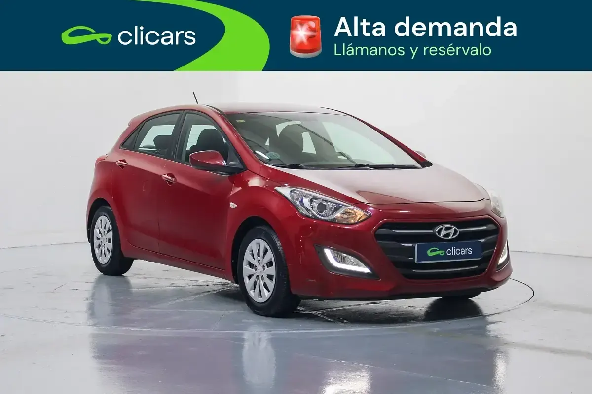 Usado Hyundai i30 90 CV (66 kW) 2016 Rojo Berlina