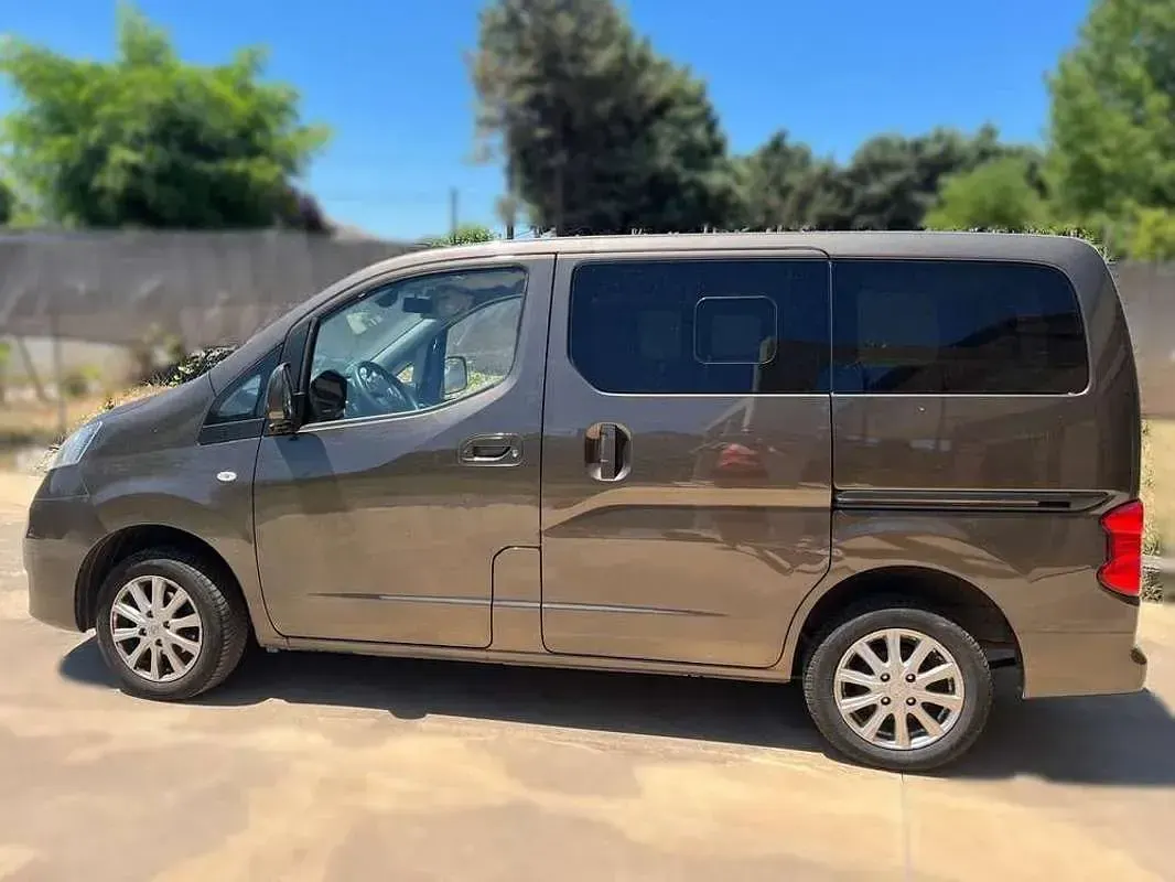 Usado Nissan Evalia Comfort 110 CV (80 kW) 2017 Marrón Monovolumen