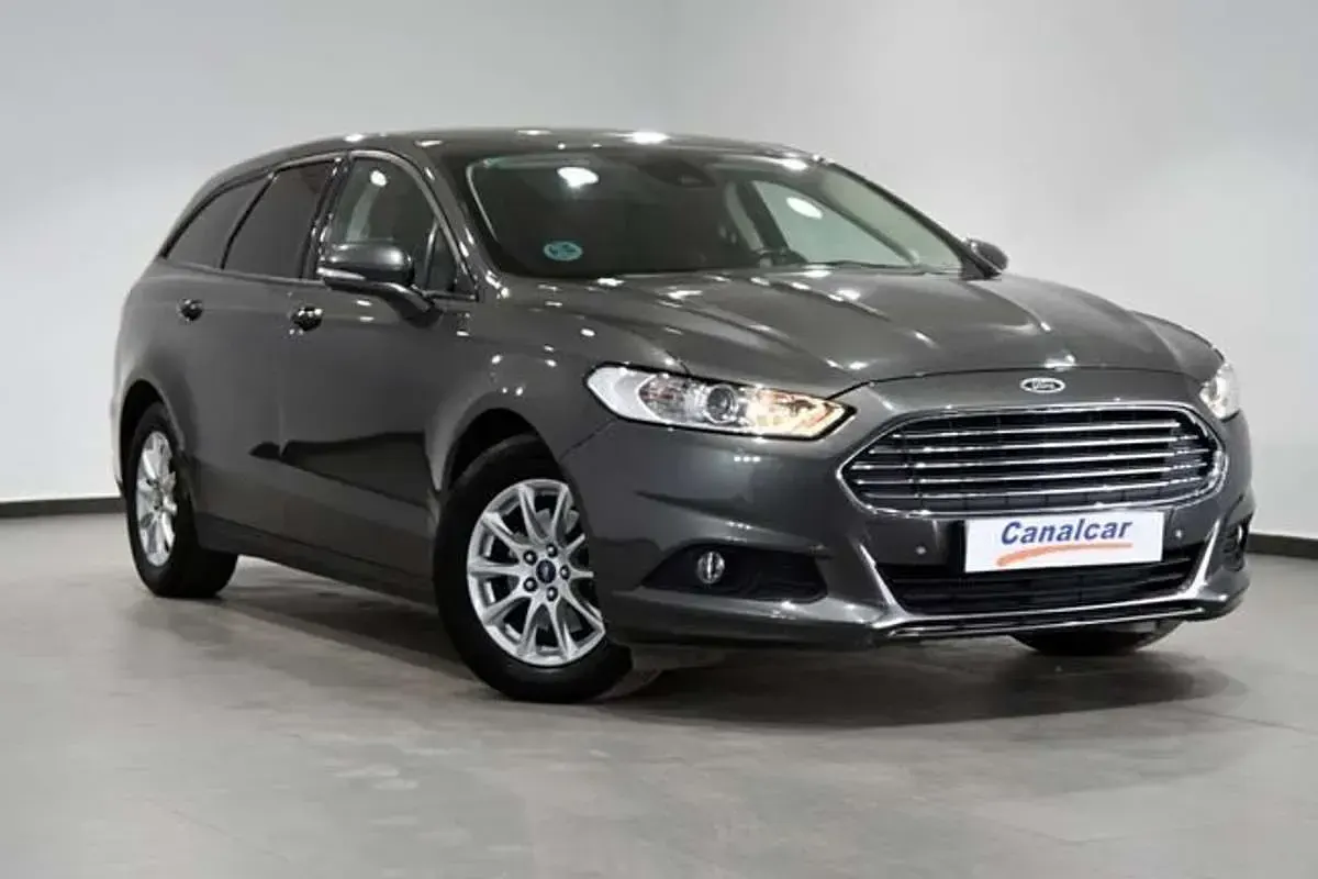 Usado Ford Mondeo Titanium 179 CV (131 kW) 2017 Gris Berlina