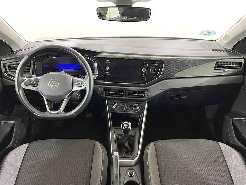 Käytetty VW Polo Life 95 HP (69 kW) 2024 Harmaa Viistoperä
