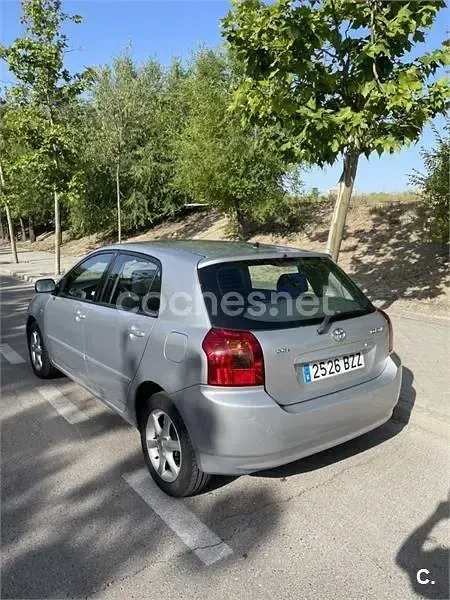 Usado Toyota Corolla Terra 110 CV (80 kW) 2002 Gris / plata Berlina