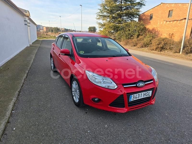 Usado Ford Focus Sport 115 CV (84 kW) 2012 Rojo Berlina