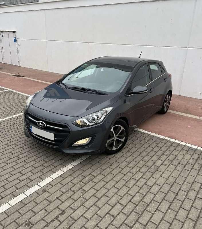 Gris Usado 2016 Hyundai i30 Blackline Utilitario | 5500 € (Buen precio) - Imagen 1/4