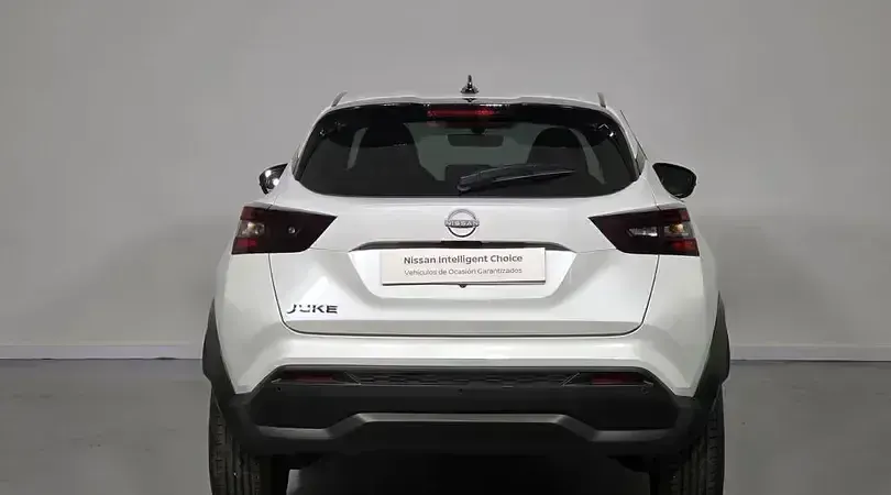 Usado Nissan Juke N-Connecta 114 CV (83 kW) 2025 Lunar white (metalizado) monotono SUV