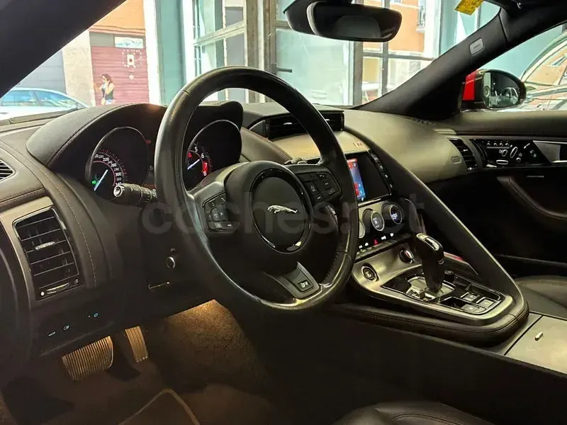 Usado Jaguar F-Type R 550 CV (404 kW) 2016 Rojo Coupe