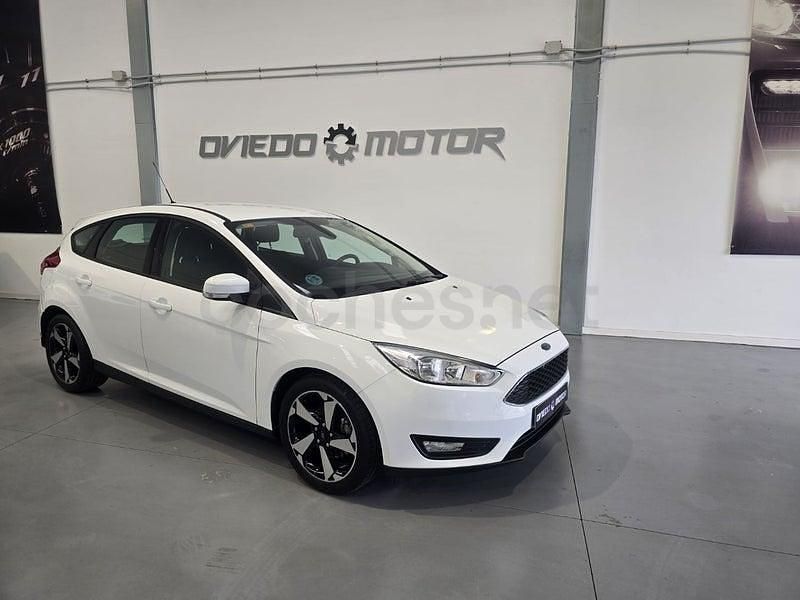 Usado Ford Focus Trend 120 CV (88 kW) 2016 Blanco Berlina