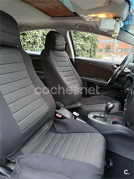 Usado Seat Leon Sport 140 CV (102 kW) 2006 Negro Utilitario