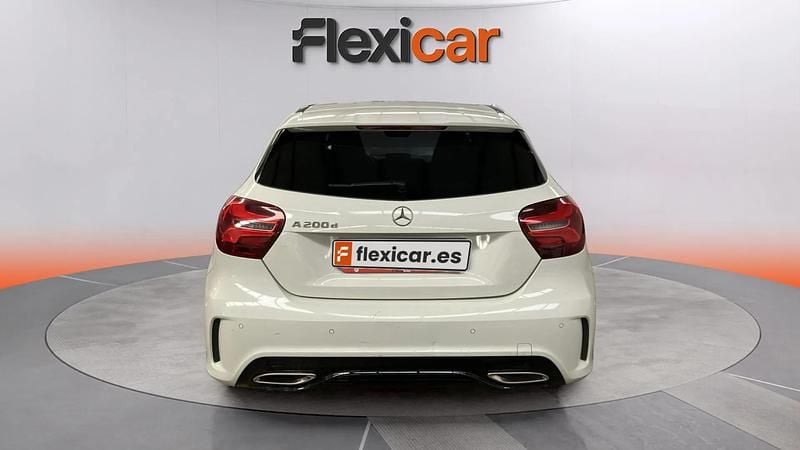 Usado Mercedes A200 AMG line 136 CV (100 kW) 2016 Blanco Utilitario