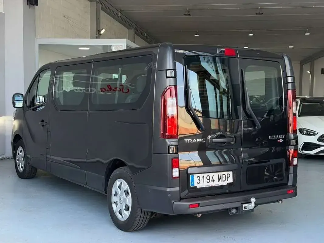 Usado Renault Trafic Equilibre 150 CV (110 kW) 2023 Negro Monovolumen