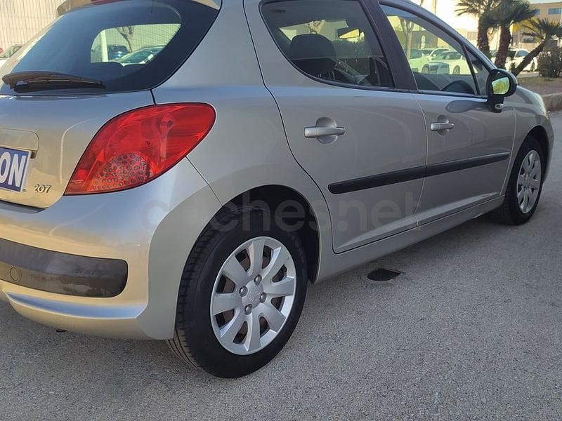 Usado Peugeot 207 70 CV (51 kW) 2006 Gris / plata Berlina