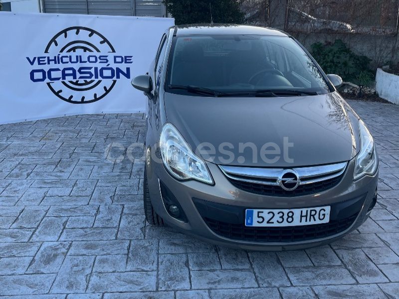 Gris / plata Usado 2013 Opel Corsa Selective Berlina | 4990 € (Precio justo) - Imagen 1/4