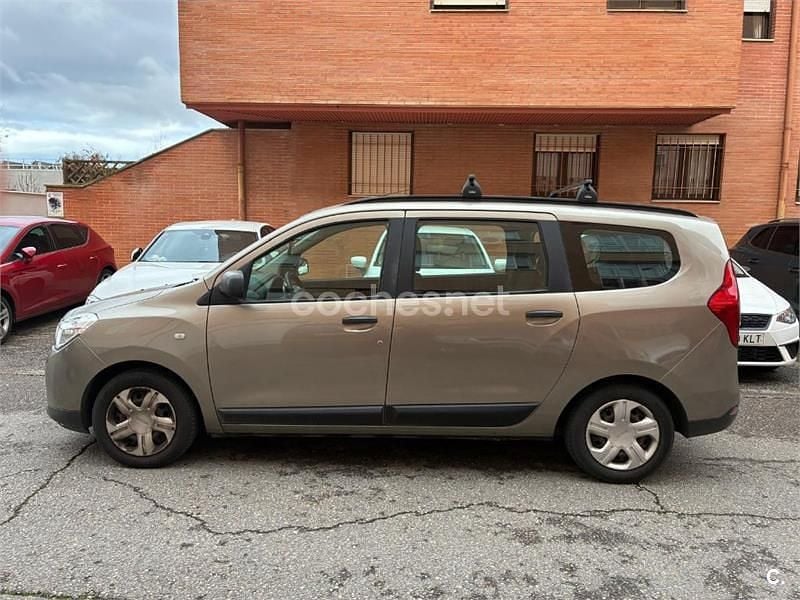 Usado Dacia Lodgy Ambiance 107 CV (78 kW) 2013 Beige Monovolumen