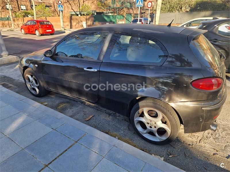 Usado Alfa Romeo 147 Distinctive 120 CV (88 kW) 2004 Negro Utilitario