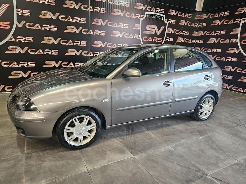 Usado Seat Ibiza Sport 100 CV (73 kW) 2004 Gris / plata Berlina