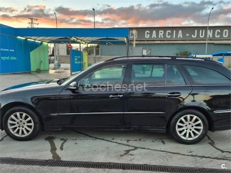 Negro Usado 2006 Mercedes E220 Elegance Familiar | 6900 € (Caro) - Imagen 1/4