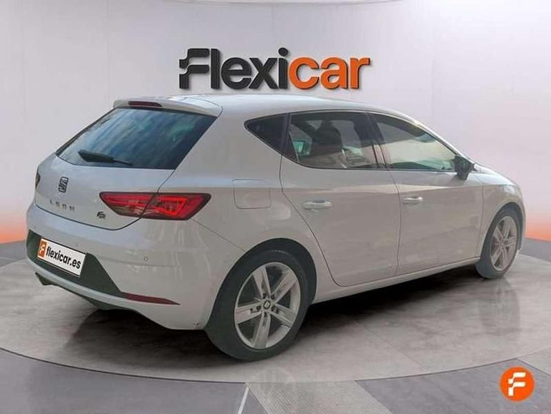 Usado Seat Leon ST FR 150 CV (110 kW) 2019 Blanco Familiar