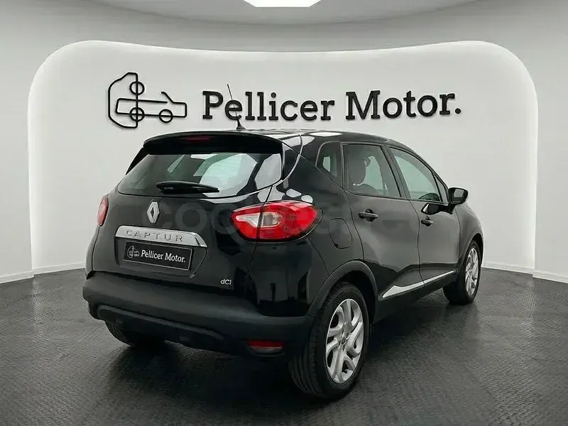 Usado Renault Captur Zen 90 CV (66 kW) 2013 Negro SUV