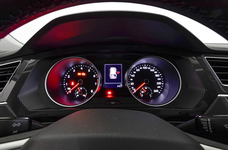 Usado VW Tiguan Edition 130 CV (95 kW) 2021 Blanco puro SUV