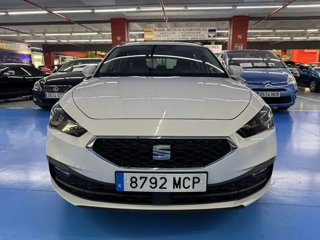 Usado Seat Leon ST Style 110 CV (80 kW) 2022 Blanco Familiar