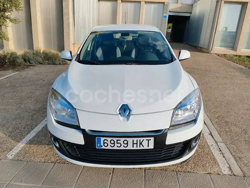 Usado Renault Mégane III Dynamique 110 CV (80 kW) 2012 Blanco Berlina