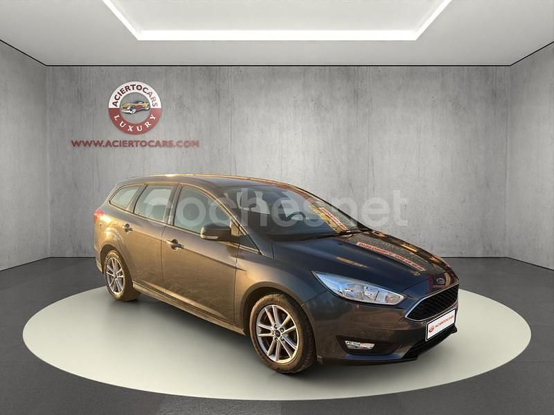 Gris / plata Usado 2016 Ford Focus Trend Familiar | 6990 € (Buen precio) - Imagen 1/4