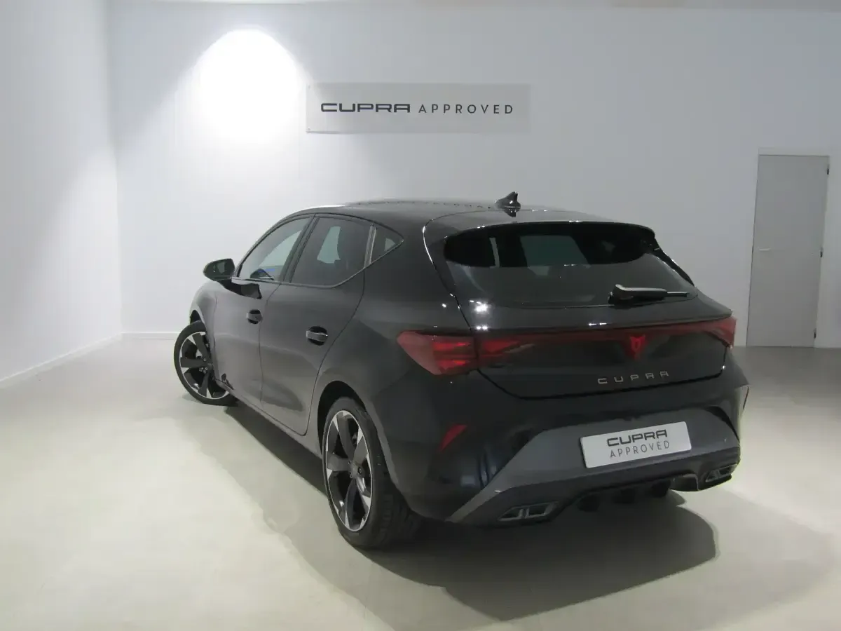Usado Cupra Leon 150 CV (110 kW) 2024 Negro