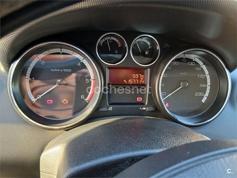 Usado Peugeot 308 Business-Line 90 CV (66 kW) 2010 Gris / plata Berlina