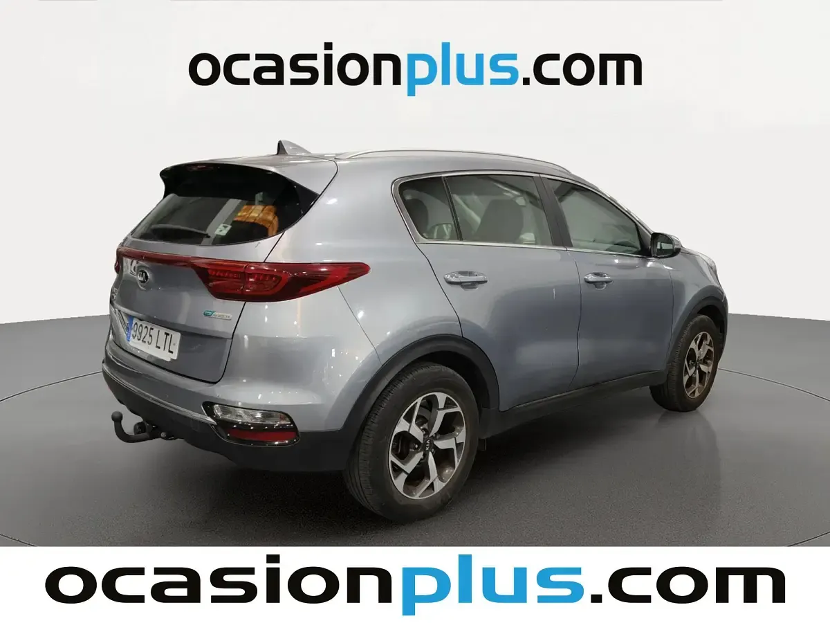 Usado Kia Sportage 136 CV (100 kW) 2021 Gris plata SUV