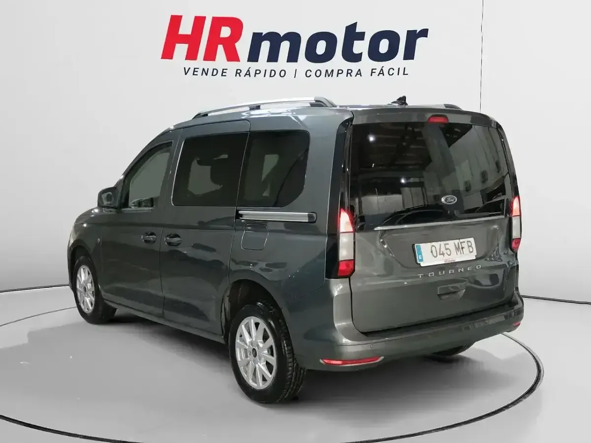 Usado Ford Tourneo Connect Titanium 122 CV (89 kW) 2023 Gris / plata Monovolumen