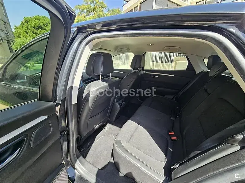 Usado Renault Talisman LIMITED 120 CV (88 kW) 2019 Negro Berlina