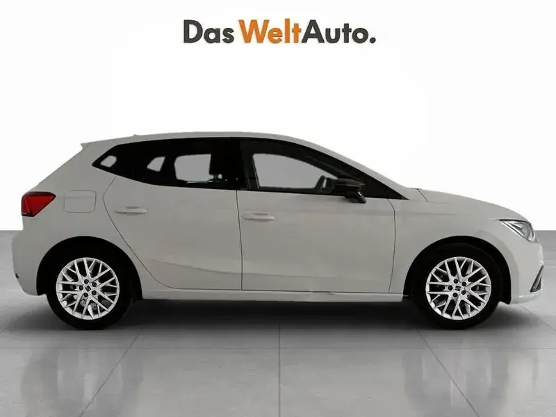 Usado Seat Ibiza FR 115 CV (84 kW) 2024 Blanco Utilitario