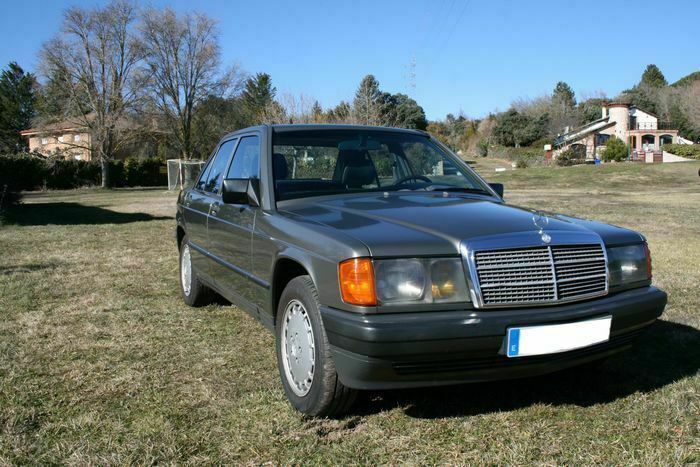 Usado Mercedes 190 166 CV (122 kW) 1987 Gris Berlina