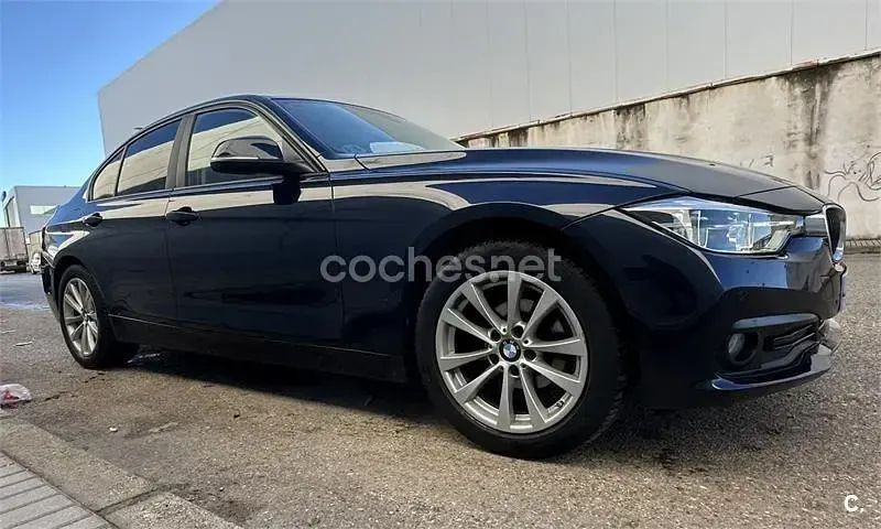 Usado BMW 318 150 CV (110 kW) 2017 Azul Berlina