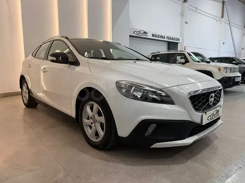 Usado Volvo V40 CC Summum 150 CV (110 kW) 2014 Blanco Familiar