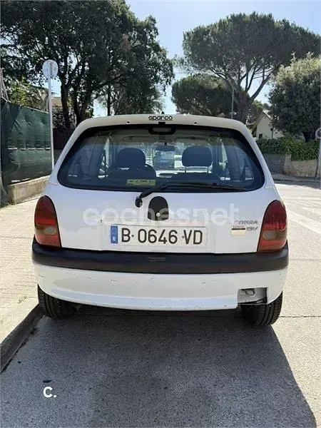 Usado Opel Corsa 65 CV (47 kW) 1999 Blanco Berlina