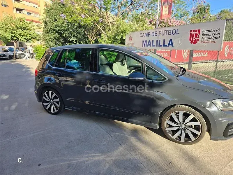 Usado VW Golf Sportsvan Sportline 115 CV (84 kW) 2017 Negro Monovolumen