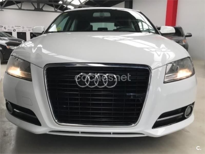 Usado Audi A3 Attraction 105 CV (77 kW) 2012 Blanco Utilitario