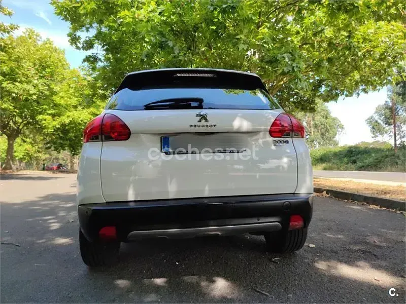Usado Peugeot 2008 Active 92 CV (67 kW) 2015 Blanco SUV