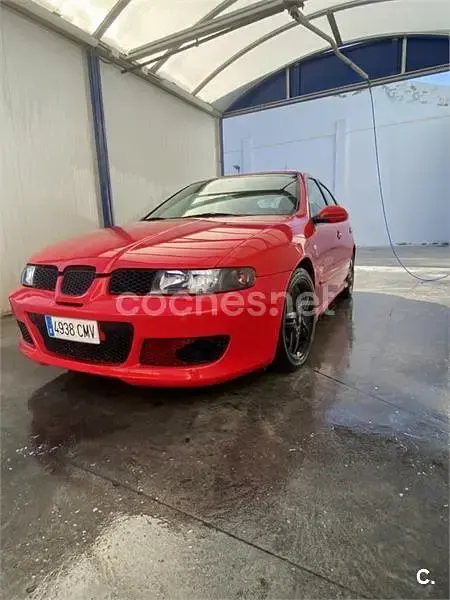 Usado Seat Leon Sport 150 CV (110 kW) 2003 Rojo Utilitario