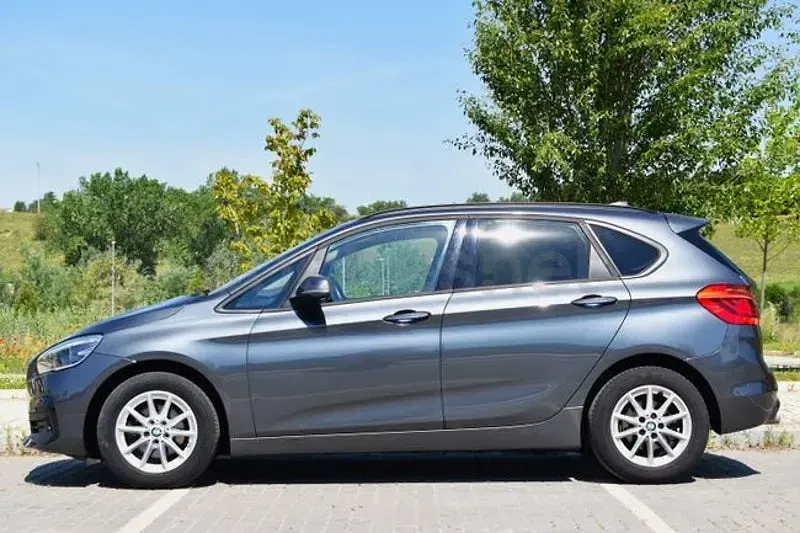Usado BMW 216 Active Tourer Advantage 116 CV (85 kW) 2021 Gris / plata Monovolumen