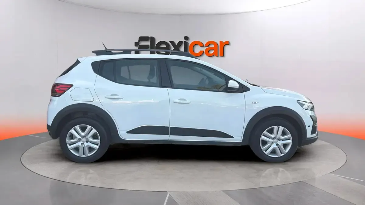Usado Dacia Sandero Expression 91 CV (66 kW) 2024 Blanco Utilitario