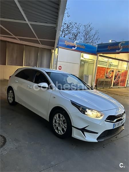 Blanco Usado 2023 Kia Ceed Utilitario | 16.000 € (Buen precio) - Imagen 1/4