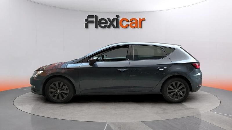Usado Seat Leon ST Style 131 CV (96 kW) 2020 Gris Familiar