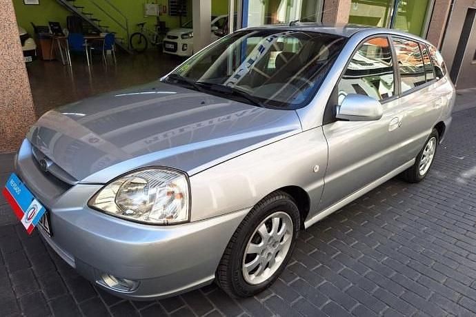 Plateado Usado 2005 Kia Rio Berlina | 3770 € (Precio justo) - Imagen 1/4