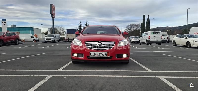 Usado Opel Insignia Sportive 160 CV (117 kW) 2013 Rojo Familiar