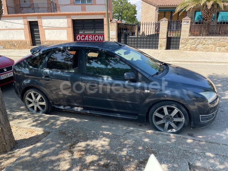 Usado Ford Focus Sport 109 CV (80 kW) 2005 Azul Berlina