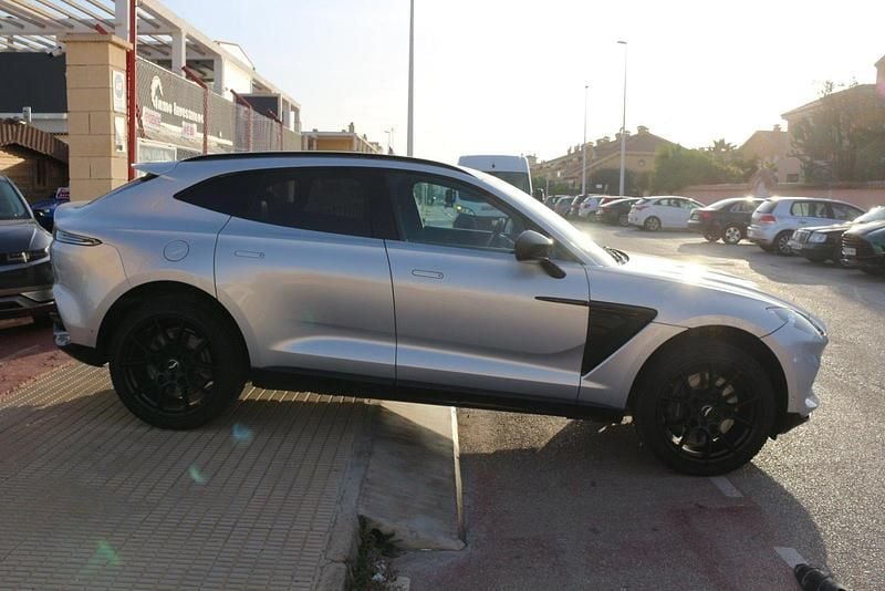 Usado Aston Martin DBX 551 CV (405 kW) 2021 Plata SUV