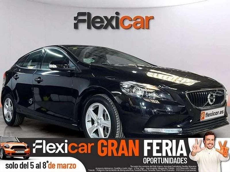 Usado Volvo V40 Momentum 122 CV (89 kW) 2018 Negro Utilitario