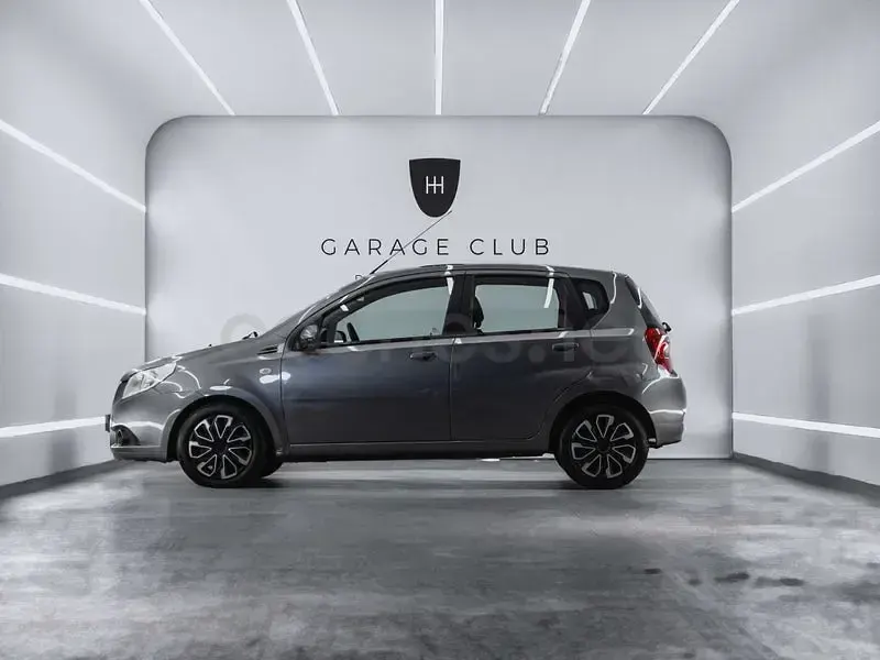 Usado Chevrolet Aveo LS 84 CV (61 kW) 2010 Gris / plata Berlina